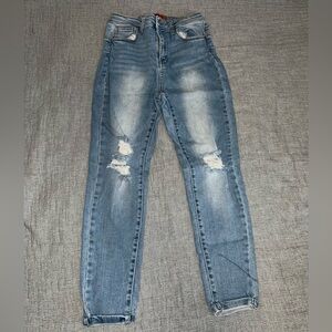 High rise skinny jean, stretchy and true to size 11. In great condition